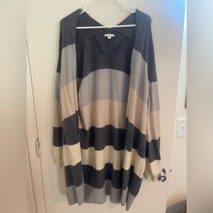 Neutral stripped cardigan 🤍